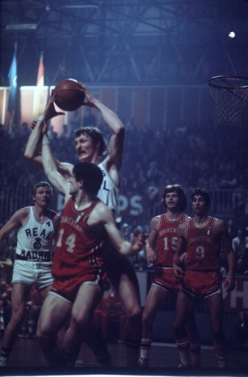 Los italianos del Simmenthal partían como favoritos, pese a que se jugaba en Madrid. Choque muy igualado (74-74 a falta de cinco minutos). Luyk fue un coloso hasta su eliminación y luego apareció Emiliano para resolver.