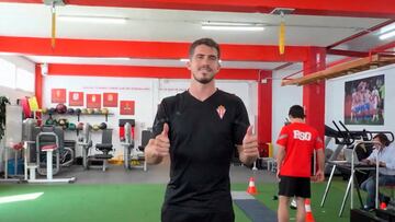 03-07-2023. RUBÉN YÁÑEZ, PRIMER FICHAJE DEL SPORTING, POSA TRAS SOMETERSE A LAS PRUEBAS MÉDICAS EN MAREO PREVIAS AL INICIO DE LA PRETEMPORADA.