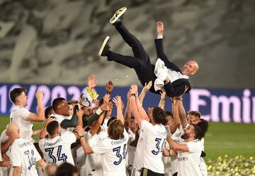 Leyenda universal del fútbol, Zinedine Zidane ha batido récords como entrenador: suma 11 títulos, entre ellos tres Champions y dos Ligas en cinco años de carrera como técnico de la primera plantilla blanca. Ante el Betis logró su victoria número 100 en la Liga, convirtiéndose en el segundo entrenador madridista en alcanzar el centenar de triunfos ligueros. Al marcharse, su balance era de 124 partidos ganados en la competición española. Sólo tiene a Miguel Muñoz por delante.