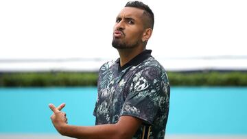 Nick Kyrgios reacciona durante su partido ante Felix Auger-Aliassime en el Fever-Tree Championships en el Queens Club de Londres.