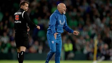 SEVILLA, SPAIN - NOVEMBER 6: coach Jorge Sampaoli of Sevilla FC  during the La Liga Santander  match between Real Betis Sevilla v Sevilla at the Estadio Benito Villamarin on November 6, 2022 in Sevilla Spain (Photo by Eric Verhoeven/Soccrates/Getty Images)