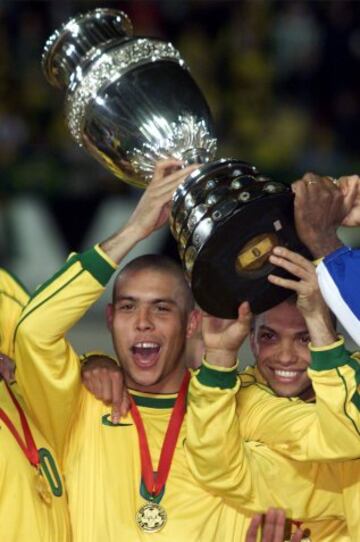En el año 1999, Ronaldo consiguió su segunda Copa América.