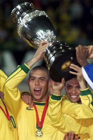 En el a?o 1999, Ronaldo consigui¨® su segunda Copa Am¨¦rica.
