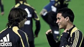 <b>SONRIENTE. </b>José Callejón bromea durante un entrenamiento.