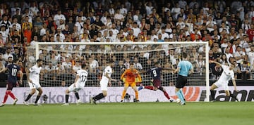 Con el triunfo 2-4 en Mestalla, Arsenal sentenció la serie 7-3 sobre Valencia para clasificar a la final de la Europa League, en la que enfrentará al Chelsea. Finales europeas con cuatro clubes ingleses.