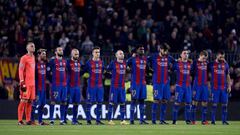 La plantilla del Barcelona homenajeando a las v&iacute;ctimas del Chapecoense.