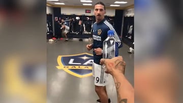 Ibrahimovic se une al reto viral de la botella y no defraudó: fíjense dónde manda el tapón