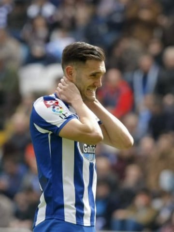 Lucas Pérez, se lamenta de una ocasión.