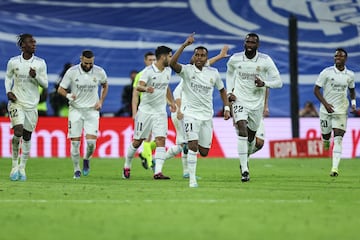 1-1. Rodrygo celebra el primer gol que anota enel minuto 79 de partido.