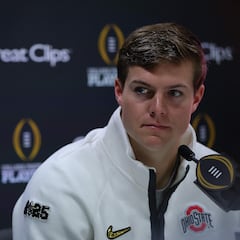 A transfer from Kansas State for 2024, Howard has led the Buckeyes into championship contention and has declared for the 2025 NFL Draft.
