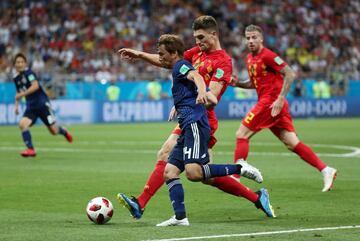 Takashi Inui y Thomas Meunier.