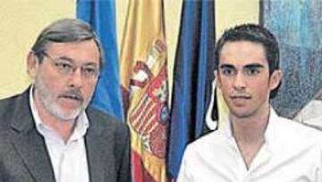 Jaime Lissavetzky junto a Alberto Contador