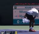 Medvedev revienta una raqueta y vean lo que hace Monfils: atentos a la cara del ruso