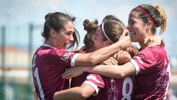 Las jugadoras del Logroño celebran un gol.