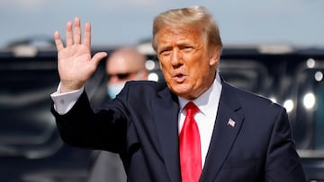 Donald Trump waves as he arrives at Palm Beach International Airport in West Palm Beach, Florida, January 20, 2021.