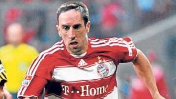<b>PIENSA EN BLANCO. </b>Ribéry jugará la última jornada de la Bundesliga, pero sólo habla del Madrid.