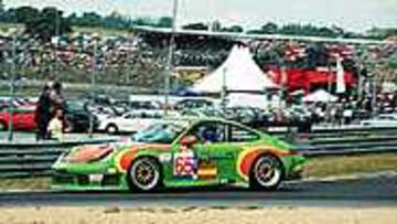 DEBUT. Paco Ortí se estrena en este certamen con su Porsche.