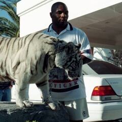Mike Tyson confiesa cómo compró sus tigres blancos