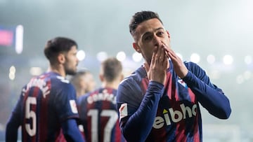 Sergio León celebra un gol con el Eibar.