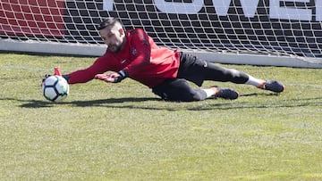 Moyá joins Real Sociedad as Atleti exodus continues