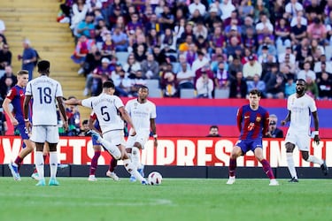 Jude Bellingham golpeó, desde lejos y muy potente, el balón que se coló en la portería azulgrana, superando a Ter Stegen y dejando helado a Montjuïc.
