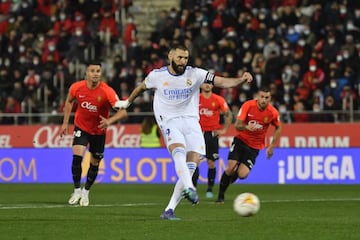 Benzema, de penalti, hizo el 0-2.