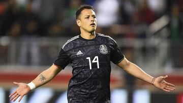 Chicharito durante el partido de México ante Paraguay.