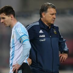 ¿Quiénes son los jugadores argentinos que Gerardo Martino dirigió y enfrentará en Qatar?