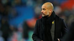 Pep Guardiola, siguiendo el partido del City ante el Basilea.