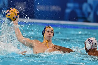 España aprende rápido, pero se las verá con el campeón olímpico