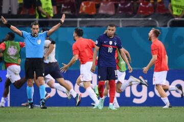 Kylian Mbappé fallar el penalti y caer eliminados.