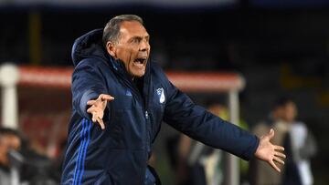 Miguel Russo durante el partido de Millonarios ante Independiente por Copa Libertadores