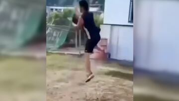 El festejo al estilo Cristiano Ronaldo que salió mal de un aficionado