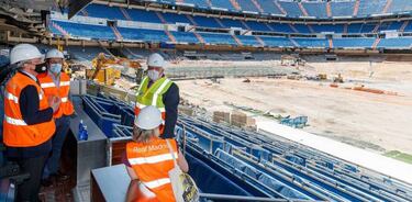 El alcalde de Madrid visita junto a Florentino las obras del Bernabéu