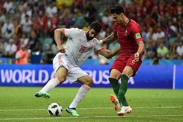 1-1. Diego Costa y José fonte  en  el gol del empate.