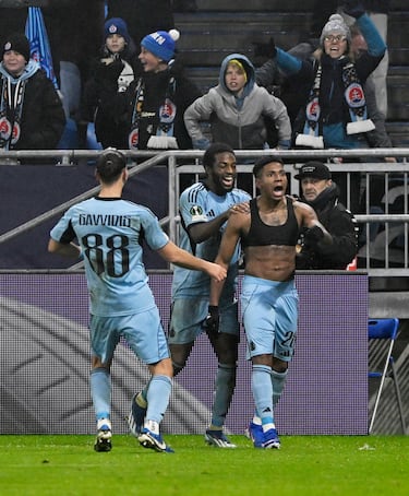 César Blackman no tiene techo