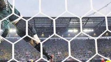 <b>GOLAZO. </b>Joe Cole marcó un tanto espectacular, por toda la escuadra, seguramente uno de los mejores del campeonato.