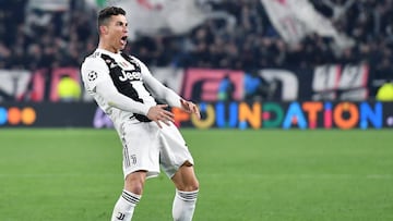 Cristiano Ronaldo de Juventus celebra la victoria y clasificación de su equipo al final del partido de vuelta por los octavos de final de la Liga de Campeones de la UEFA