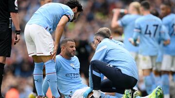 MANCHESTER, ENGLAND - OCTOBER 02: Kyle Walker of Manchester City receives medical attention during the Premier League match between Manchester City and Manchester United at Etihad Stadium on October 02, 2022 in Manchester, England. (Photo by Michael Regan/Getty Images)