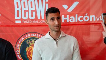 Dominik Greif, portero del RCD Mallorca, en su visita a la Peña Galilea.
