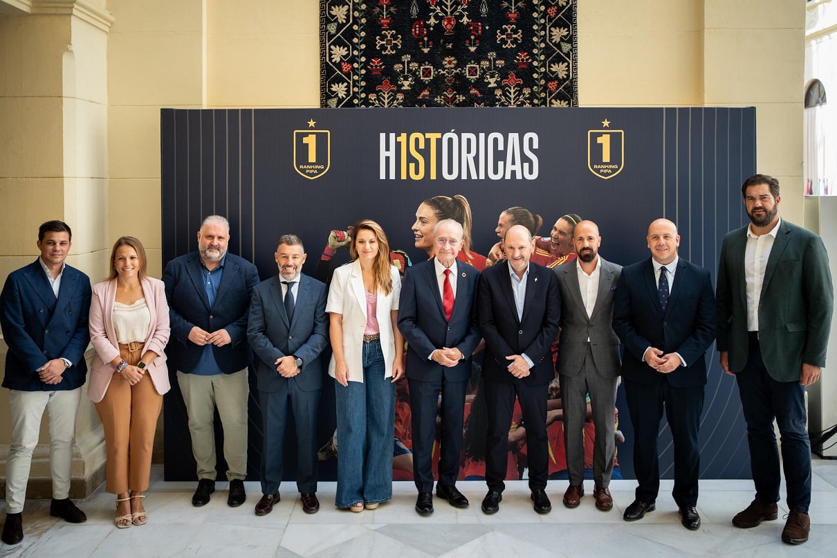 Presentación del España-.Suecia femenino con Louzán y De la Torre, alcande de Málaga.