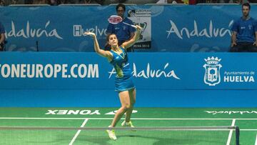 GRAF5413. HUELVA, 29/04/2018.- La española Carolina Marín durante el partido con la jugadora rusa Evgeniya Kosetskaya, en el partido de individual femenino en la final del campeonato Europeo de Bádminton celebrado en Huelva. EFE/Julia