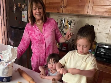 Ana María Fonseca junto a Lourdes y Dominga María, las hijas de Ribera. 