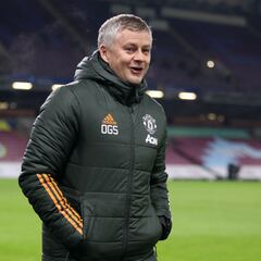 Man United back on top with Solskjaer relishing Liverpool test