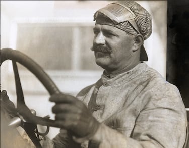 Louis Joseph Chevrolet (1878-1941) fue un piloto de carreras suizo y cofundador de Chevrolet junto a William Crapo Durant. Chevrolet tuvo diferencias con Durant en 1914 y le vendió su parte de la compañía. La compañía fue fusionada a General Motors de Durant.