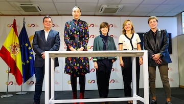 Víctor Francos, presidente del CSD, Lucila Pascua, AJUB, Carmen Muguruza, Clubes, Pilar Alegría, ministra de Educación y  Deporte, y Elisa Aguilar, presidenta de la FEB.