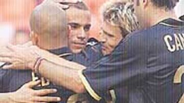 <b>FUERON MEJORES</B>. Los pupilos de Juande se movieron mejor en la cancha y vencieron.