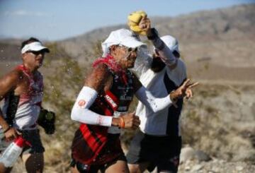 217 km con salida en la Cuenca Badwater (85 m. bajo el nivel del mar) y llegada en el Monte Whitney (4.421 m.) con temperaturas de 49º a la sombra.