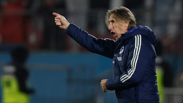 Futbol, Chile vs Ecuador.
Primera rueda, clasificatorias al Mundial 2026.
El entrenador de la seleccion chilena Ricardo Gareca es fotografiado durante el partido clasificatorio al Mundial 2026 contra Ecuador disputado en el estadio Nacional de Santiago, Chile.
25/03/2025
Andres Pina/Photosport
Football, Chile vs Ecuador.
Round one, 2026 World Cup Qualifiers.
Chile’s head coach Ricardo Gareca is pictured during a 2026 World Cup qualifier match against Ecuador at the National stadium in Santiago, Chile.
25/03/2025
Andres Pina/Photosport