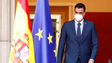 FILE PHOTO: Spain&#039;s Prime Minister Pedro Sanchez arrives for a news conference after European Union virtual summit, at the Moncloa Palace, in Madrid, Spain February 26, 2021. REUTERS/Sergio Perez/File Photo